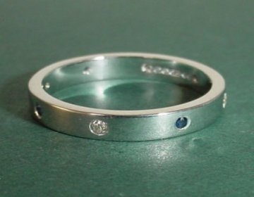 A 9ct white gold eternity ring with 8 alternating diamonds and sapphires.