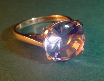 Amethyst and 9ct gold ring.