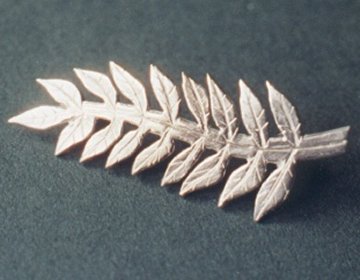 Sterling silver leaf shaped brooch.