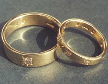 18ct yellow gold wedding rings with grain set diamonds.