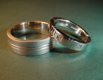 A pair of platinum wedding bands