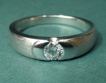 Flush platinum ring with 0.24cts diamond and contrasting finish