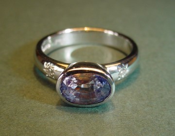 18ct white gold ring pale blue-lilac ceylon sapphire and diamonds