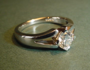 Platinum ring with 0.61cts H SI2 brilliant cut diamond