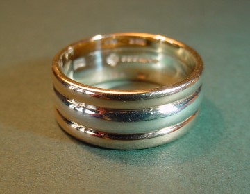 9ct white and yellow gold wedding ring 