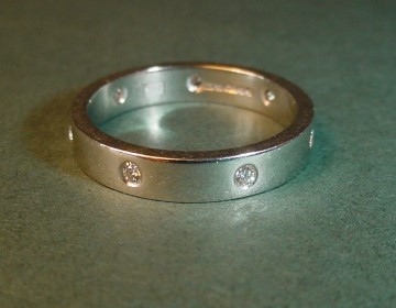 Platinum ring with 7 H SI 1.5mm diamonds