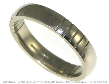 18ct white gold wedding ring with a Concertina design hand applied