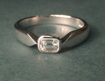 18ct white gold 0.35cts H SI emerald cut solitaire