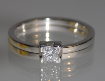 Delicate 0.28ct platinum solitaire and matching wedding ring