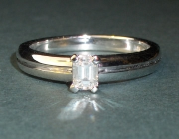 Elegant art deco inspired 0.27cts emerald cut diamond solitaire