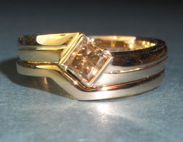 18ct yellow and rose gold fitted wedding ring.