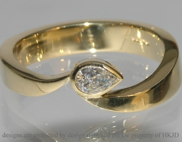 Bespoke 18ct yellow gold engagement ring with pear shaped H SI diamond