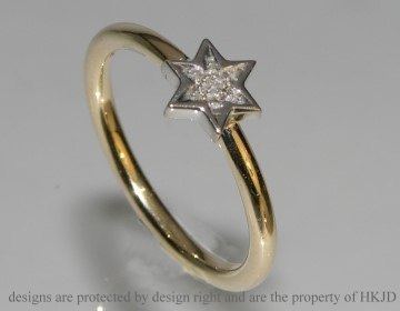 Yellow and white gold ring with brilliant cut star set diamond