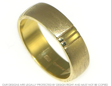 18ct yellow gold wedding ring with equally spaced engraved lines and alternating tunstall finish.