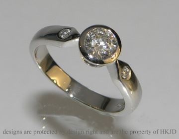 Platinum engagment ring with 0.67cts Diamond and shoulder stones