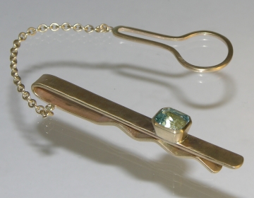 9ct yellow gold tie pin with customers own aquamarine