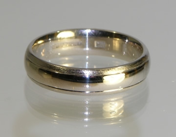 18ct bespoke white gold wedding ring