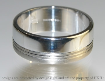 18ct white gold wedding band with engraved detailing and contrasting finishes 