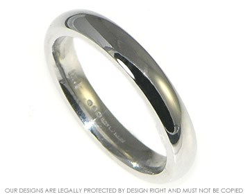 18ct white gold 3mm courting wedding band.