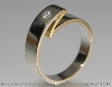 Contemporary 18ct white and yellow gold diamond ring