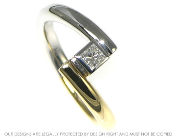 18ct white and yellow gold ring with 0.17cts princess cut diamond 