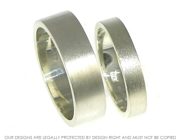 9ct white gold wedding band with a pin end finish.