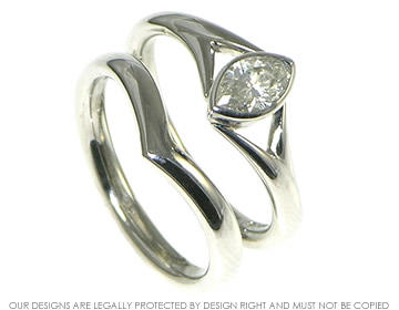 Platinum ladies fitted wedding ring.