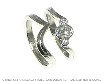 Platinum ladies fitted wedding ring 