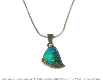 18ct white gold opal pendant