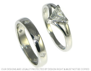 Louise wanted her wedding ring to compliment her trilliant diamond