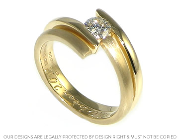 Anna's fitted 9ct yellow gold wedding ring