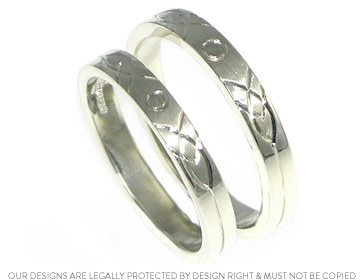 Andreas and Anja's white gold wedding rings with a beautiful engraved design