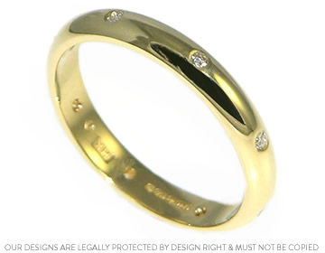 18ct yellow gold wedding ring with eight equally spaced diamonds