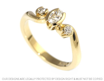 Twist style Fairtrade yellow gold ring with recycled diamonds