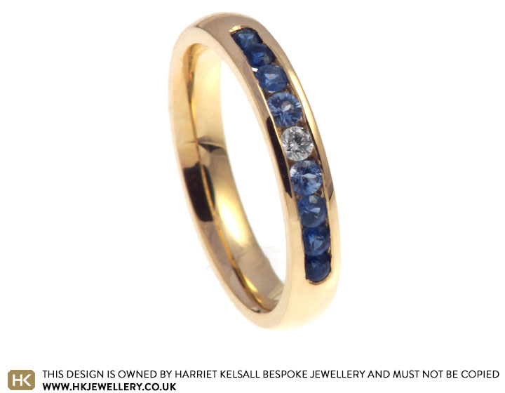 Graduating 0.24ct sapphire and diamond 9ct yellow gold ring