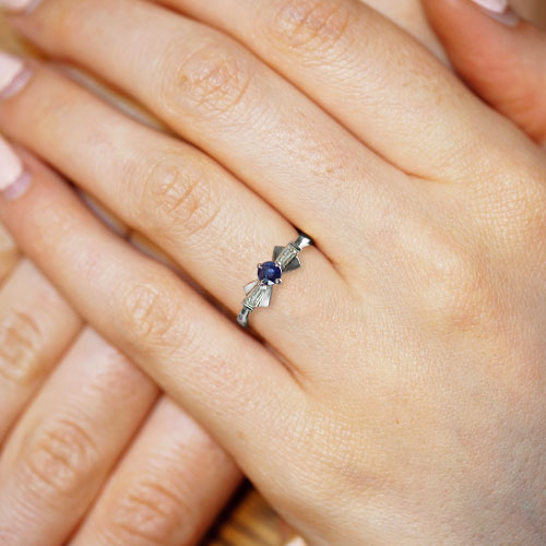 13522-Palladium-0-37ct-blue-sapphire-and-tapered-baguette-diamond-engagement-ring_5.jpg