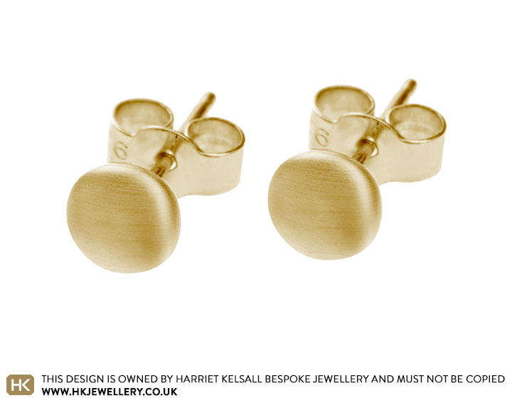 yellow-gold-satin-brushed-button-stud-earrings-3238_2.jpg