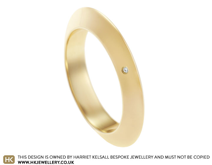 Shirley's 9 carat yellow gold wedding ring with apex profile