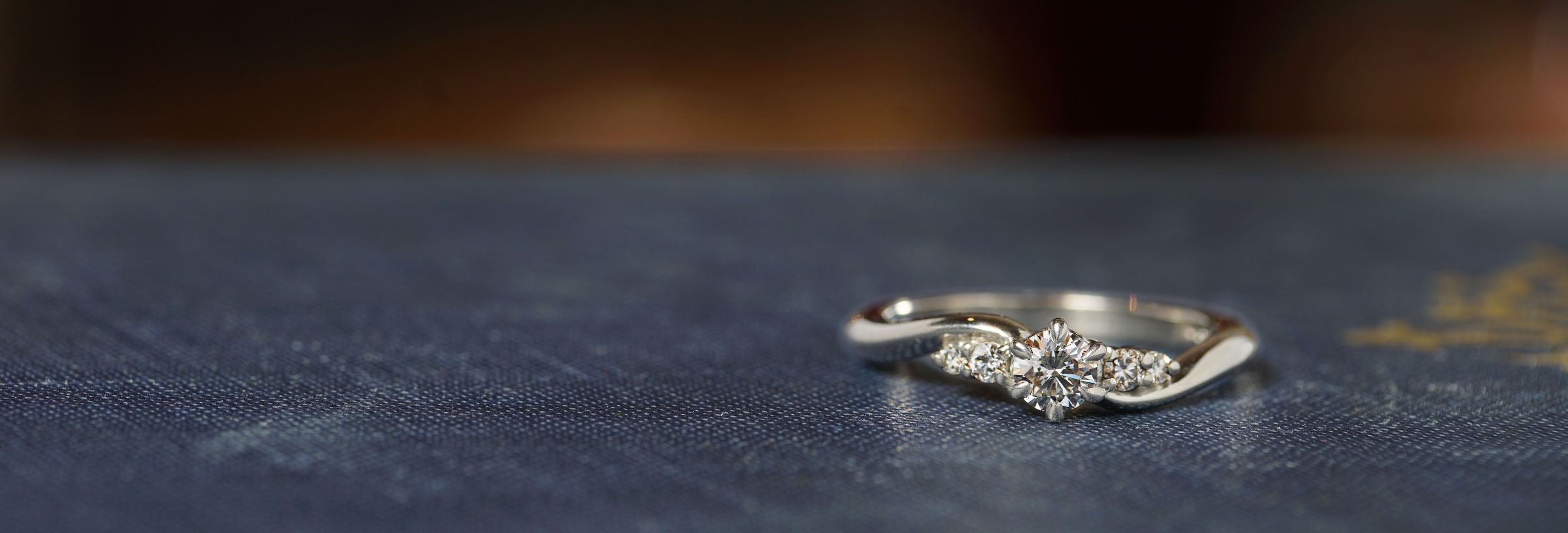 fairtrade-white-gold-diamond-ring-with-delicate-flow