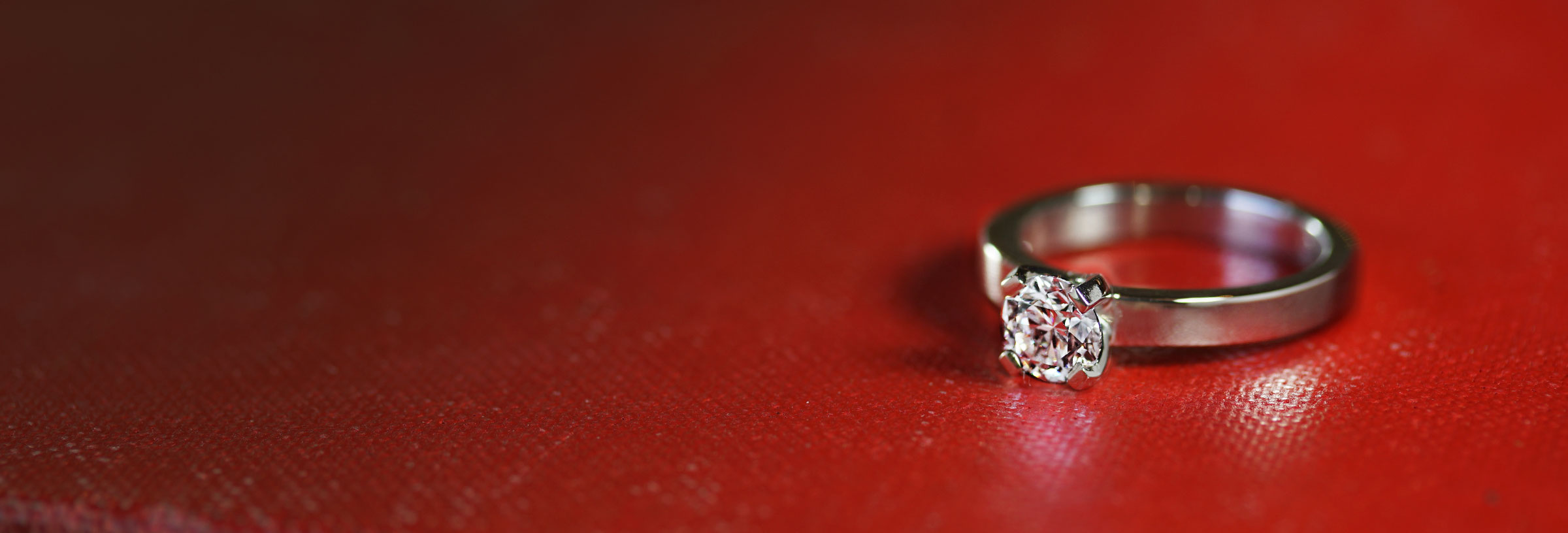 modern-platinum-solitaire-ring-with-rectangular-claws