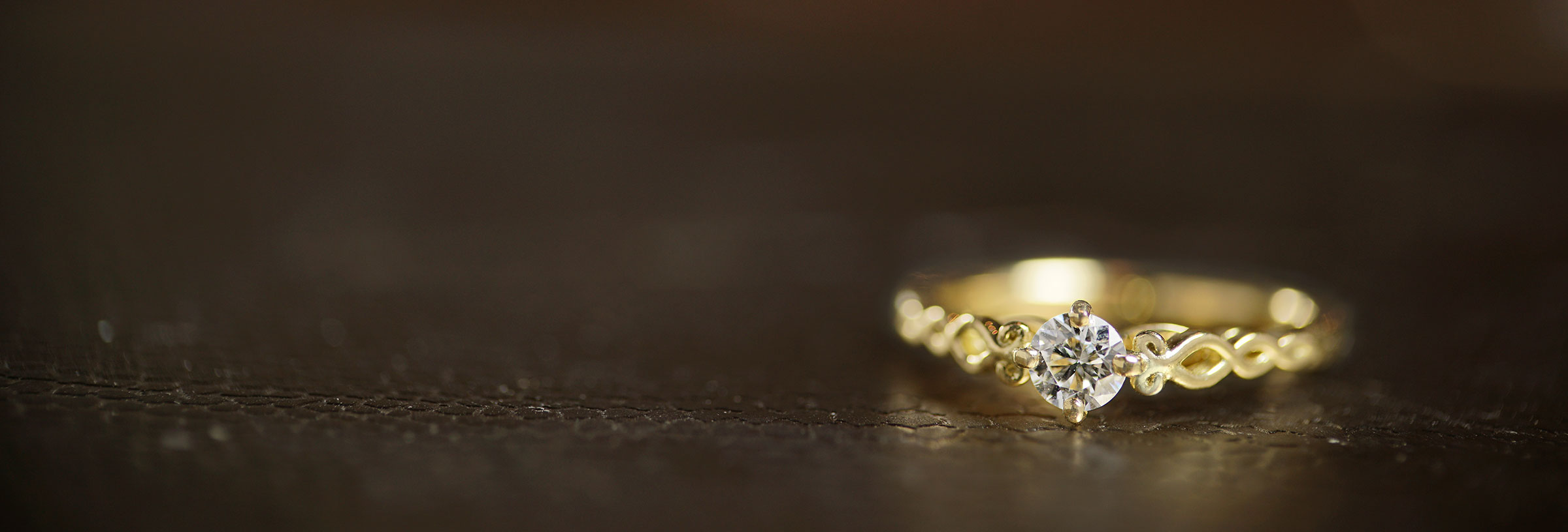 fairtrade-yellow-gold-twisting-vines-solitaire-engagement-ring