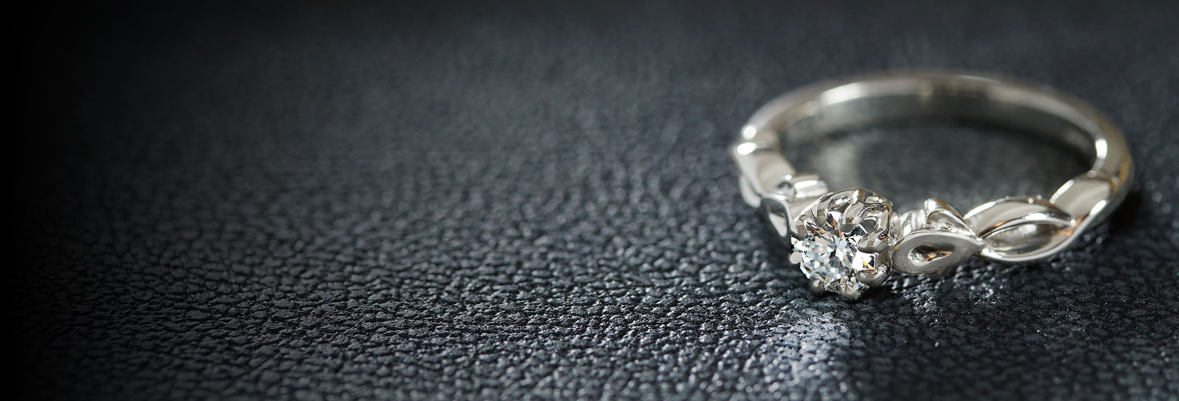 platinum-twisting-vine-inspired-diamond-engagement