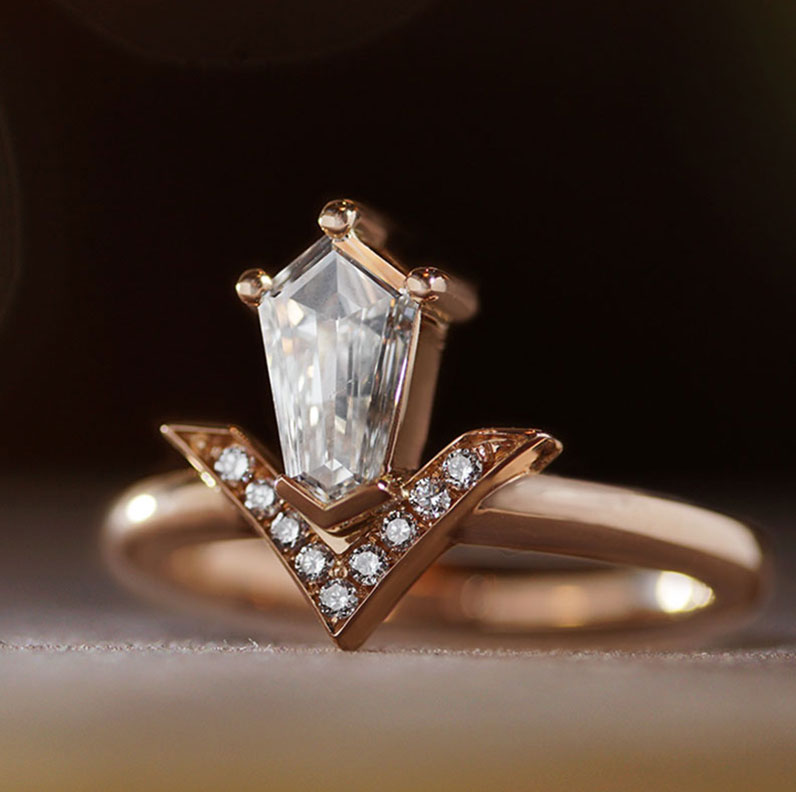 18098-18-carat-rose-gold-engagement-ring-shield-cut-diamond_9.jpg