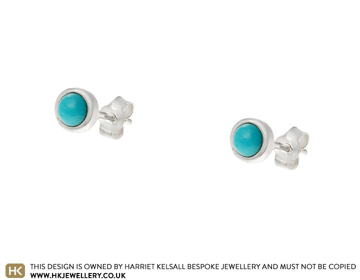 Sterling Silver V-Shaped Corner Stud Earrings – Halo's London