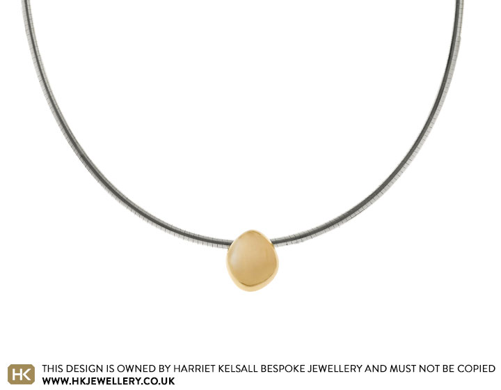 Marcia's 9ct Yellow Gold Pebble Shaped Pendant