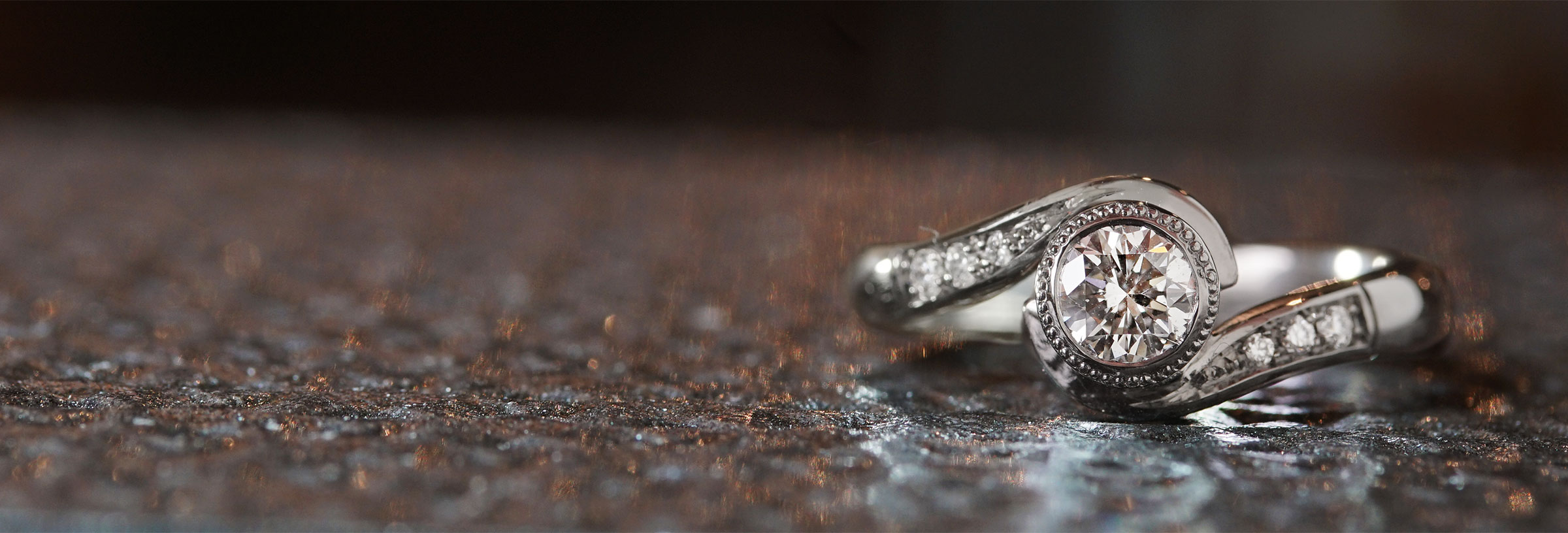 palladium-twist-style-diamond-engagement-ring