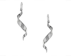 22578-handmade-palladium-spiral-earrings-with-wave-engraving-and-contrast-finish_1.jpg