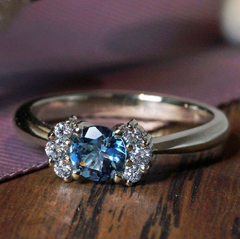 23080-platinum-engagement-ring-with-mozambique-aquamarine-and-diamonds_9.jpg