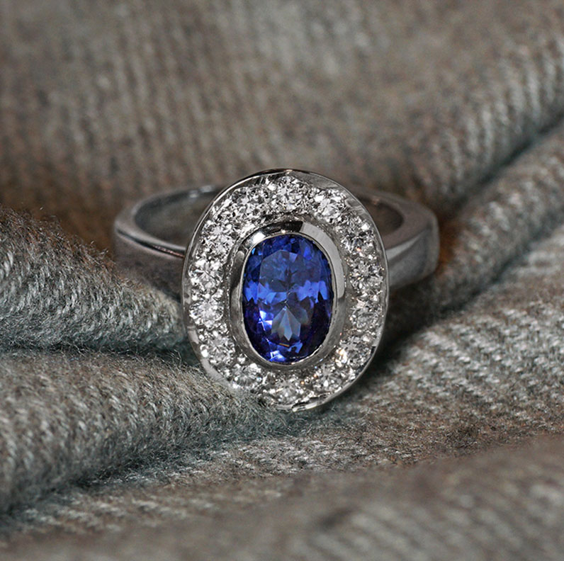 14494-platinum-oval-cut-tanzanite-and-diamond-halo-engagement-ring_9.jpg