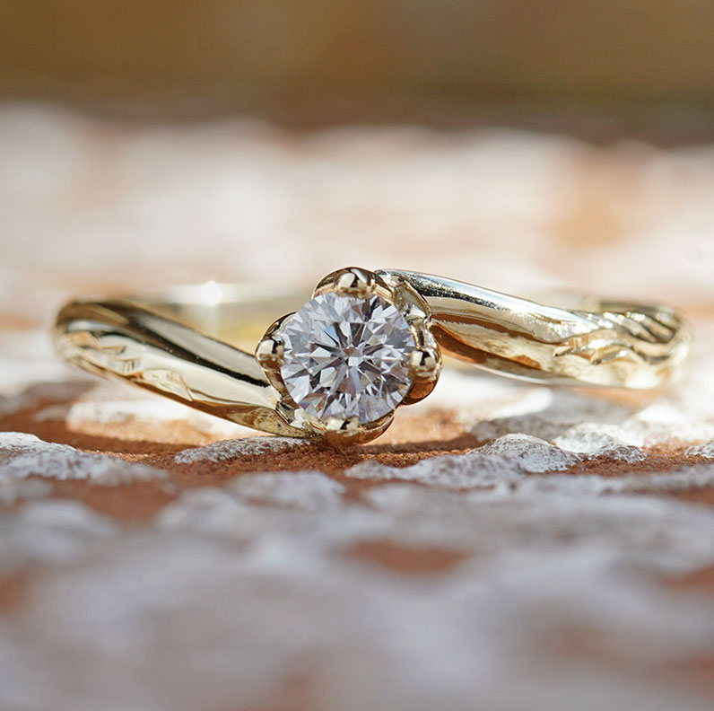 21989-yellow-gold-twist-diamond-engagement-ring-with-vine-engraving_9.jpg
